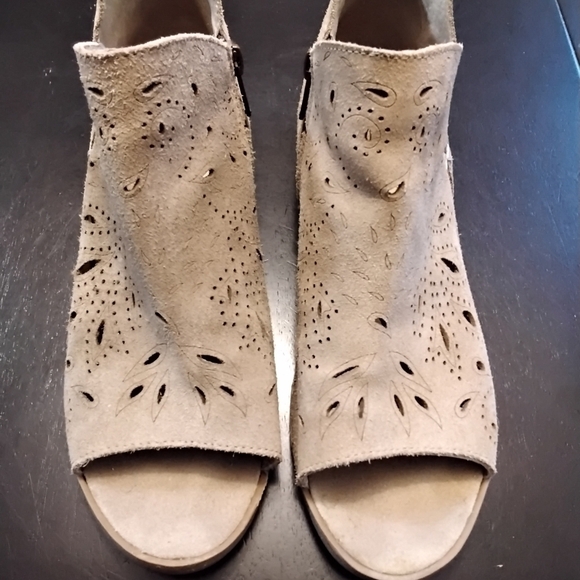 COPY - Coolway Women's Nelia Booties   Size 7.5 - Picture 3 of 7